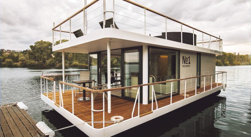 Vipliving Houseboat Hotell Prag Exteriör bild